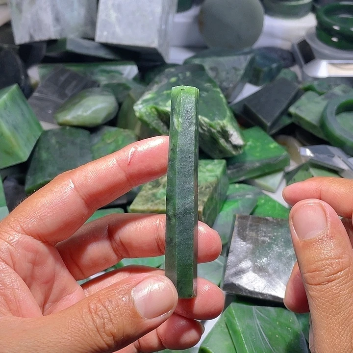 和田玉（碧玉）未镶嵌手镯