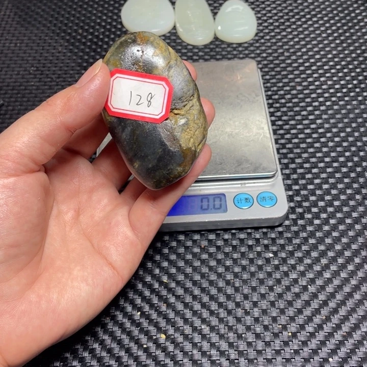 颈饰足铂镶嵌和田玉128