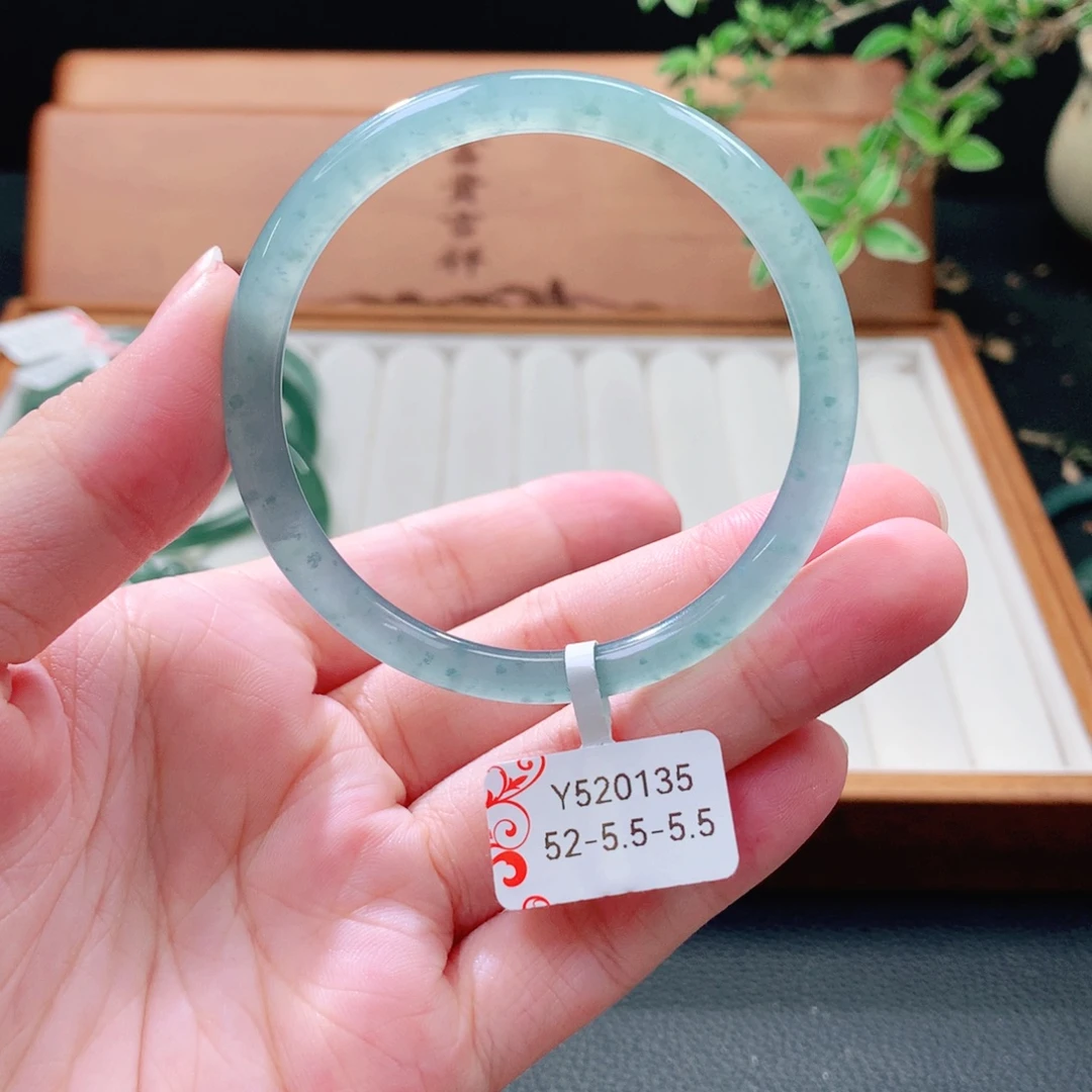 翡翠未镶嵌手镯（圆镯）