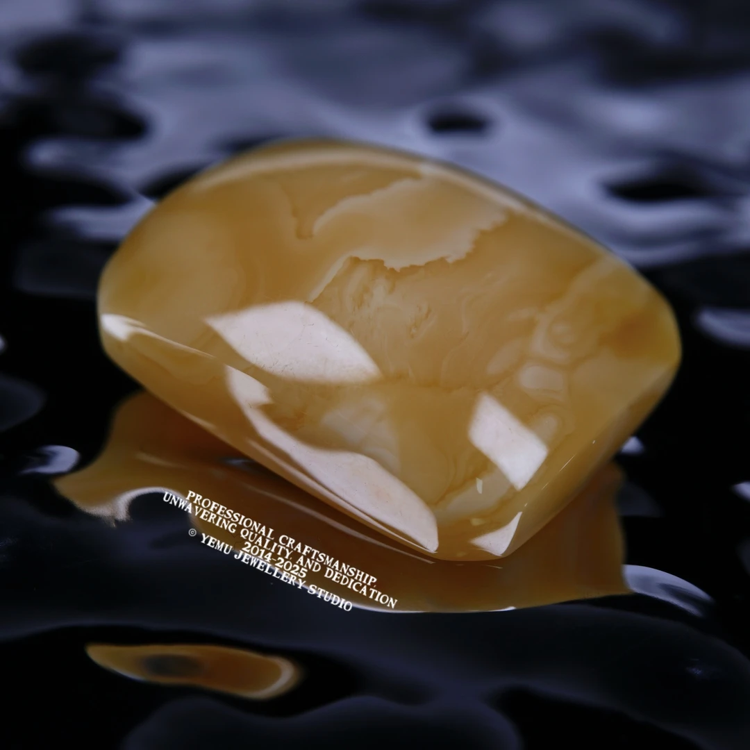 长39宽31厚15毫米浓蜡无事牌吊坠 一物一拍 天然俄料琥珀蜜蜡