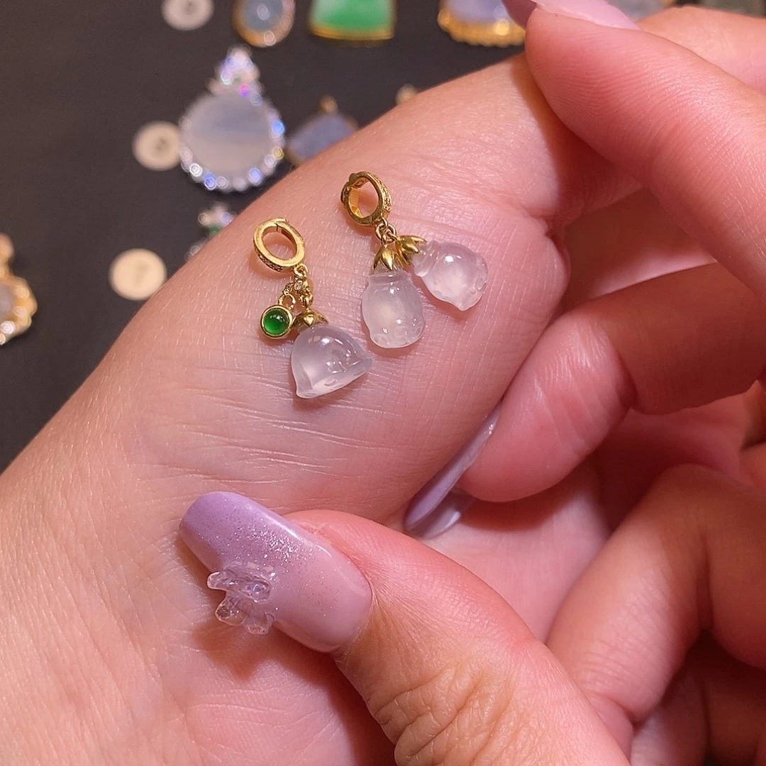 柒***果翡翠18K金镶嵌颈饰