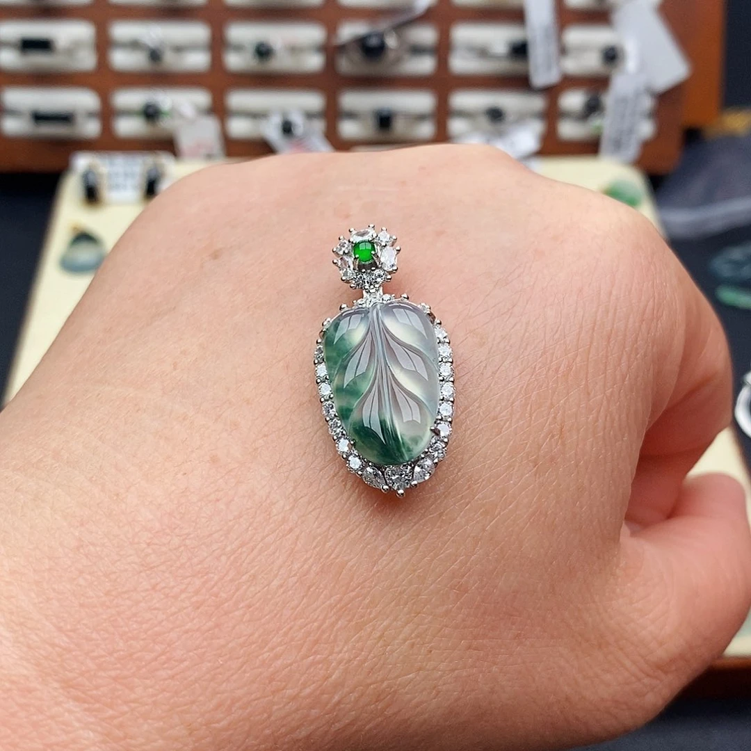 颈饰银S925镶嵌翡翠