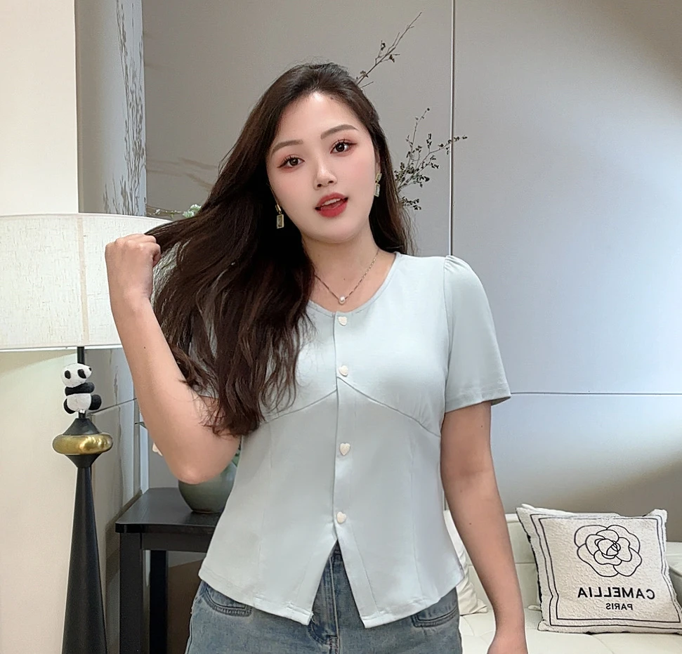 大码女装2025年夏季新款V领爱心纽扣短袖T恤女遮肉显瘦百搭上衣