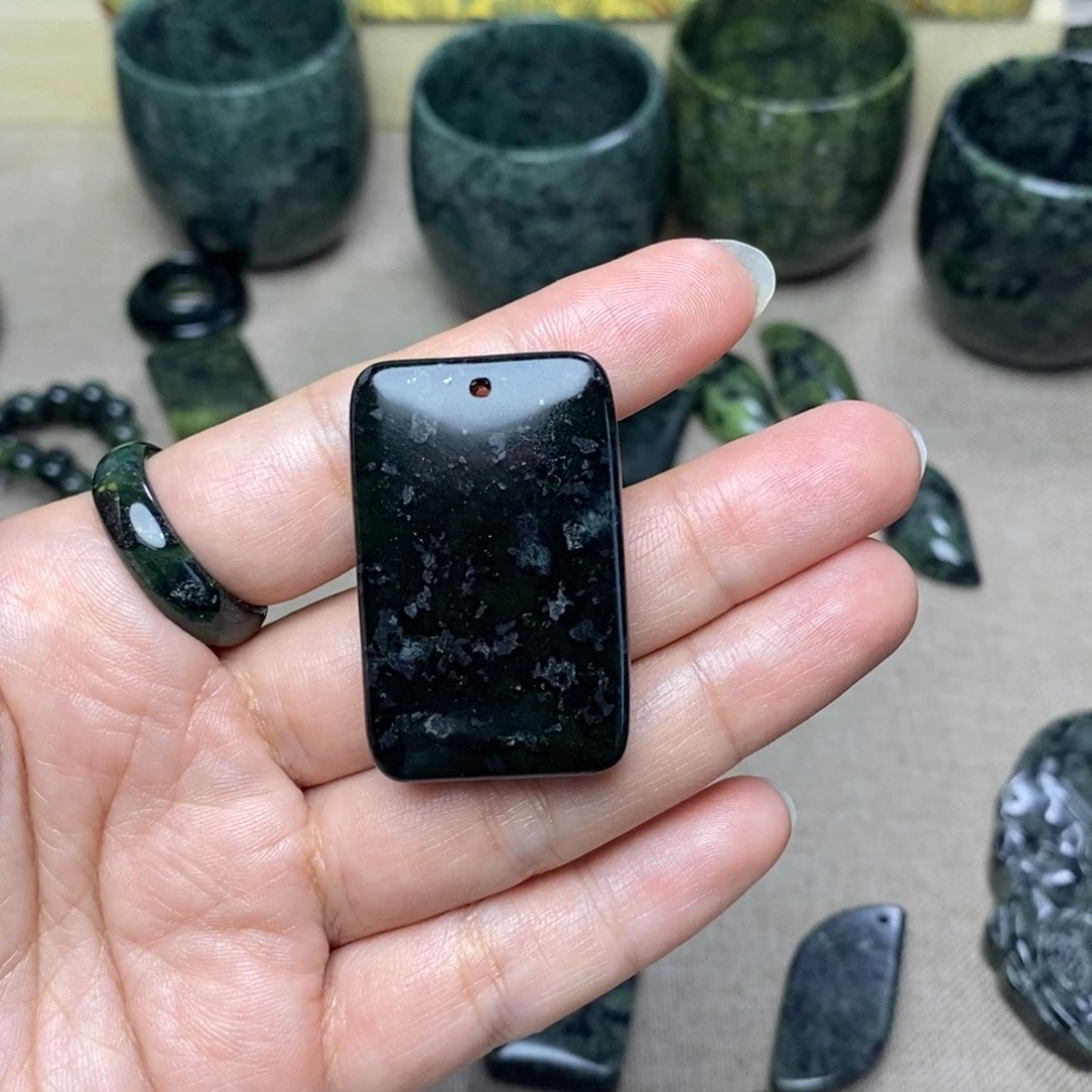 蛇纹石玉未镶嵌无事牌大*