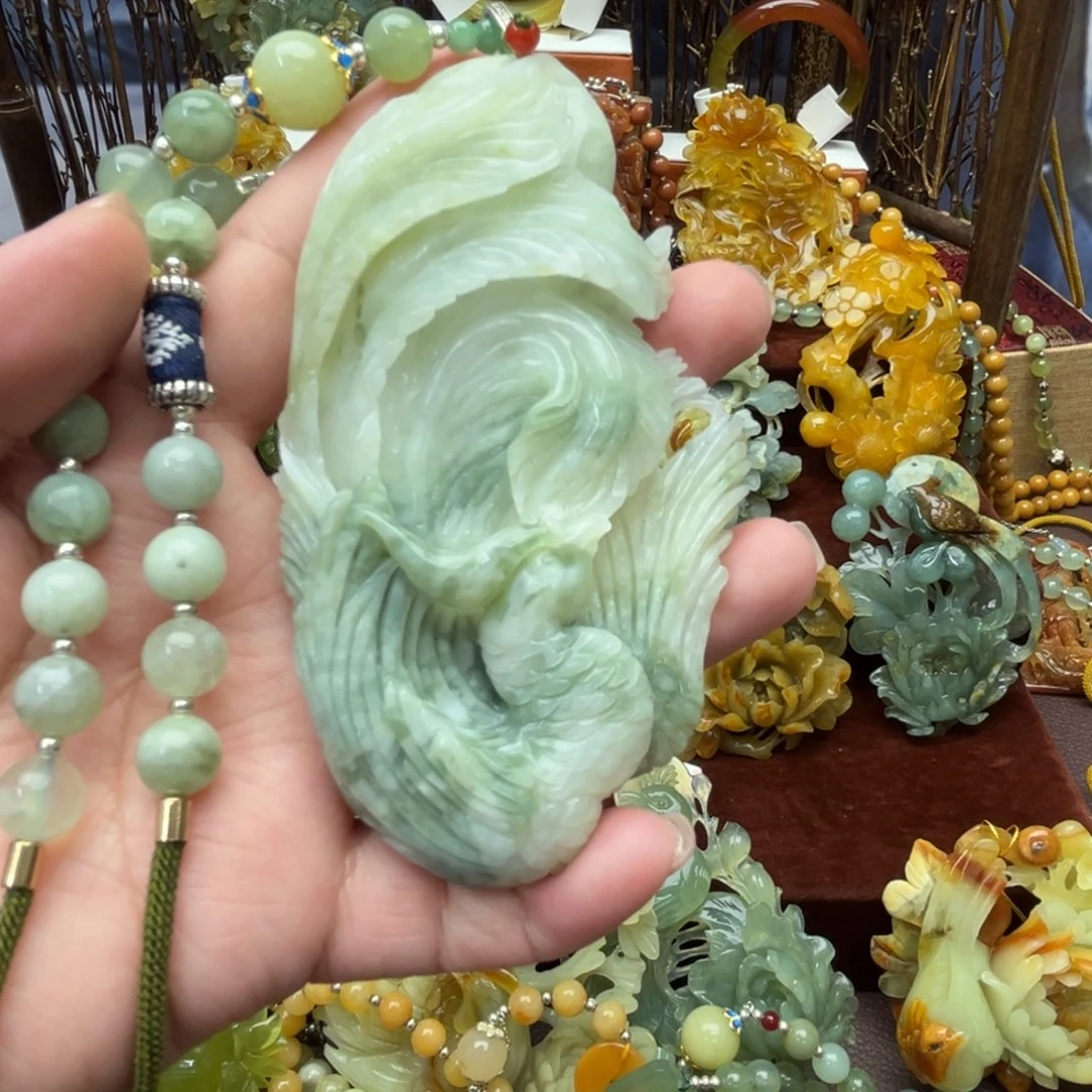 透闪石-蛇纹石玉未镶嵌颈饰