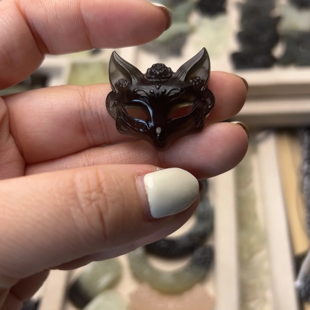 蛇纹石玉颈饰合金