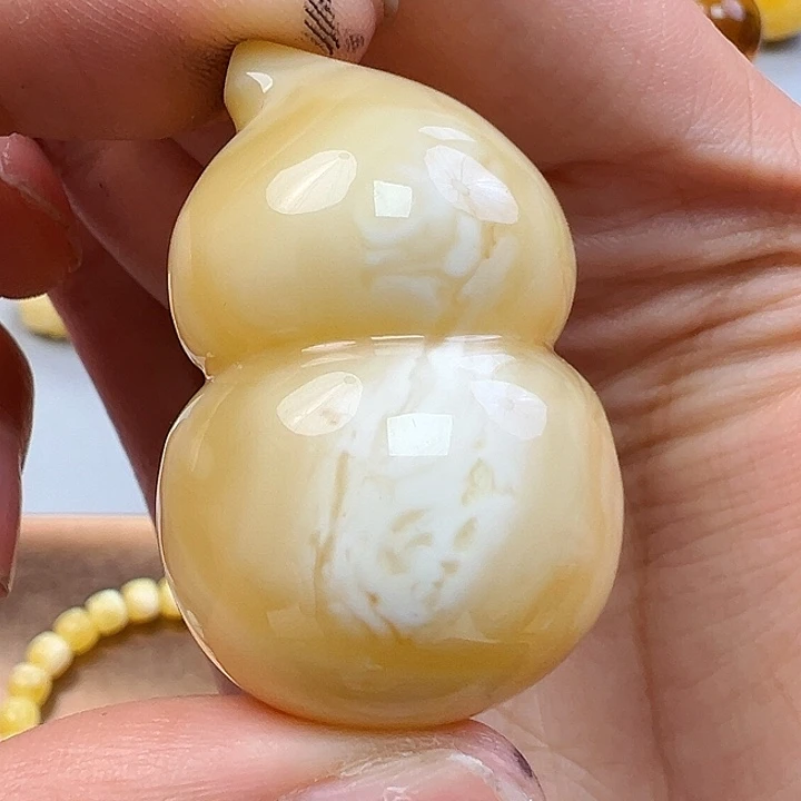 蜜蜡未镶嵌珠宝奇石