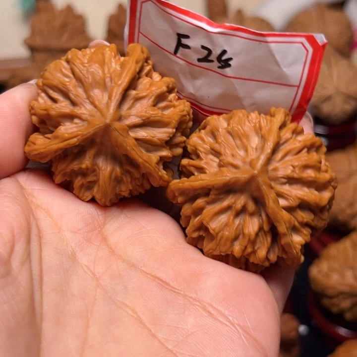 文玩核桃吊坠41帝王三棱奔25