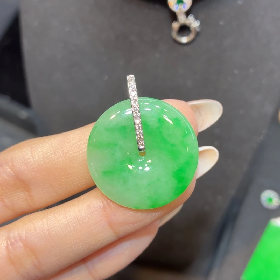 翡翠18K金镶嵌颈饰天然缅甸翡翠