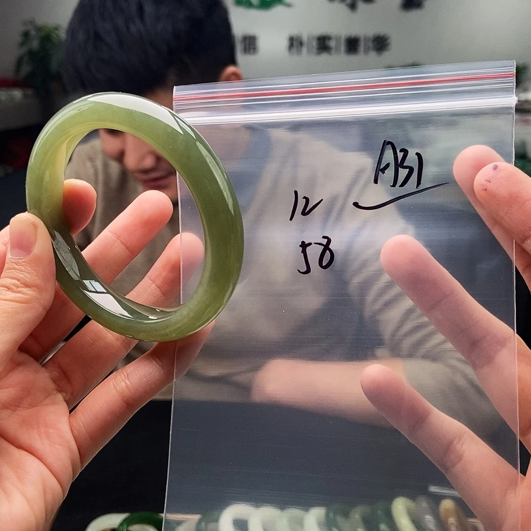 和田玉未镶嵌手镯颜色多样性发拍一发一