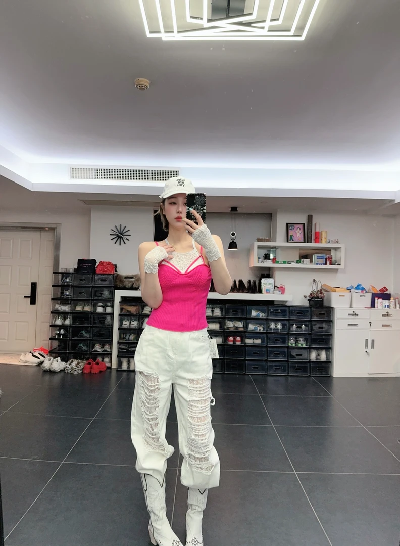 白色破洞蕾丝牛仔裤2025春季新款大码女时尚百搭宽松显瘦直筒裤子