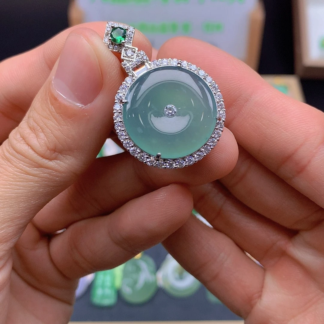 翡翠颈饰未镶嵌翡翠