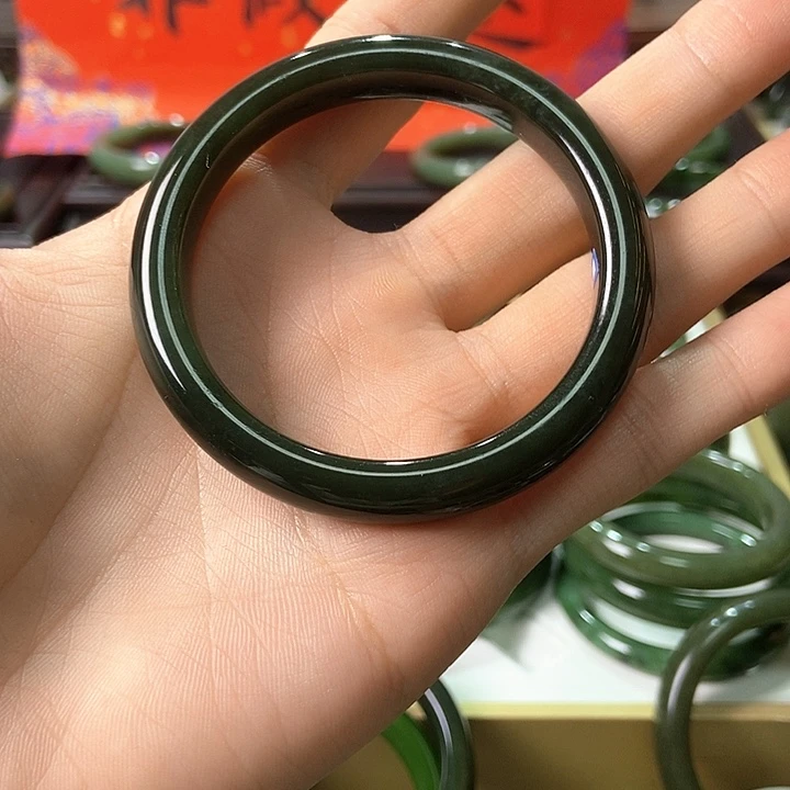 玉***遥未镶嵌手镯和田玉