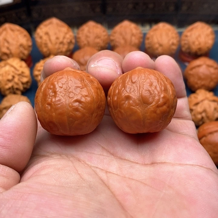 文玩核桃把件吴*畏手捻