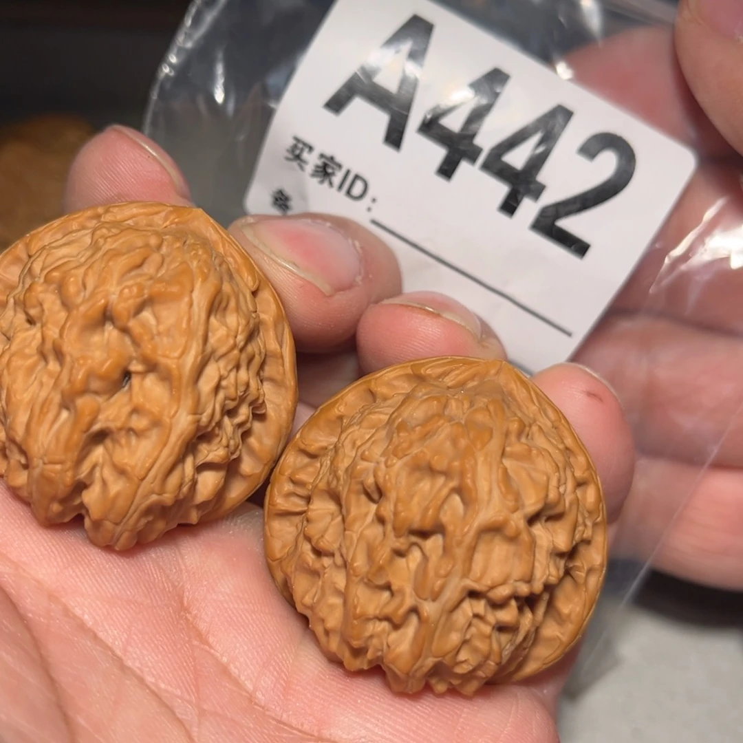 文玩核桃把件38三角白