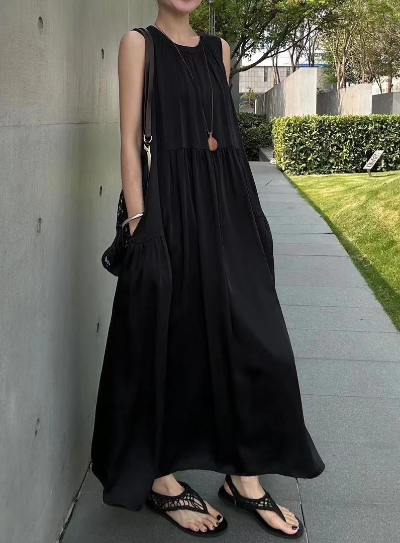 法式高级感无袖挂脖气质简约百搭休闲度假连衣裙