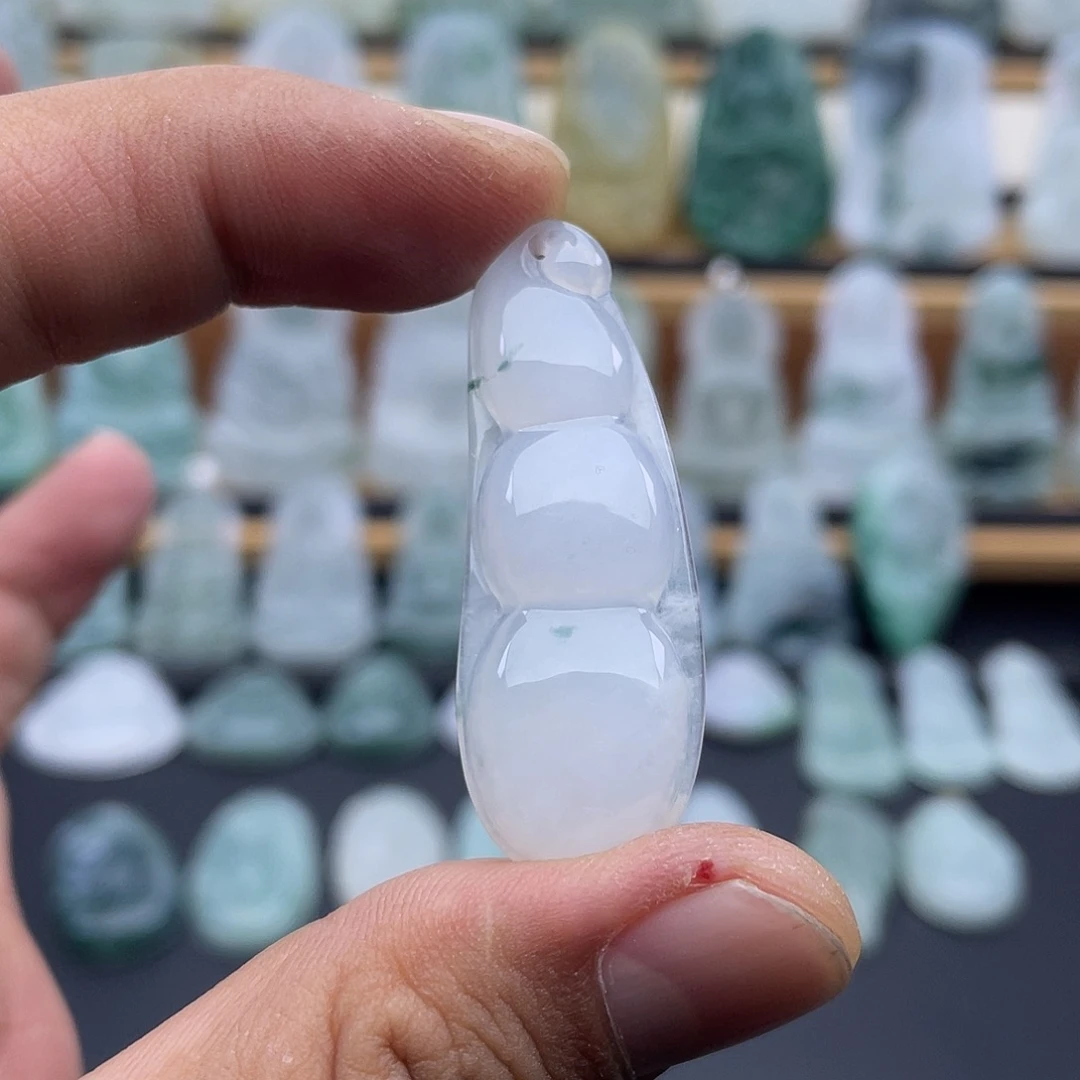 翡翠未镶嵌颈饰福豆连中三元