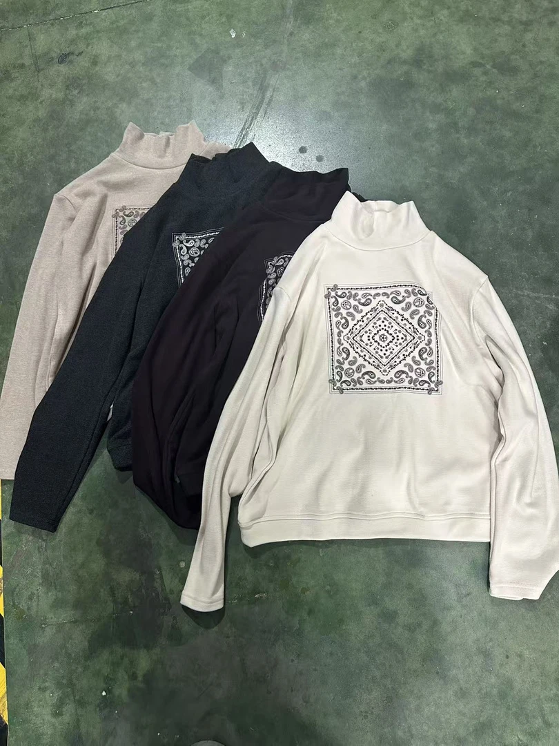 HY   前面印腰果花高领T恤