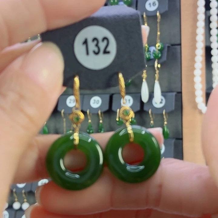 18K金镶嵌和田玉耳饰