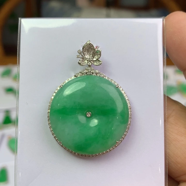 翡翠18K金镶嵌颈饰