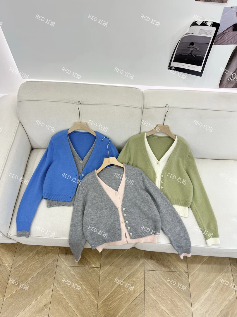 2025新款V领显瘦撞色假两件韩系针织开衫毛衣2528