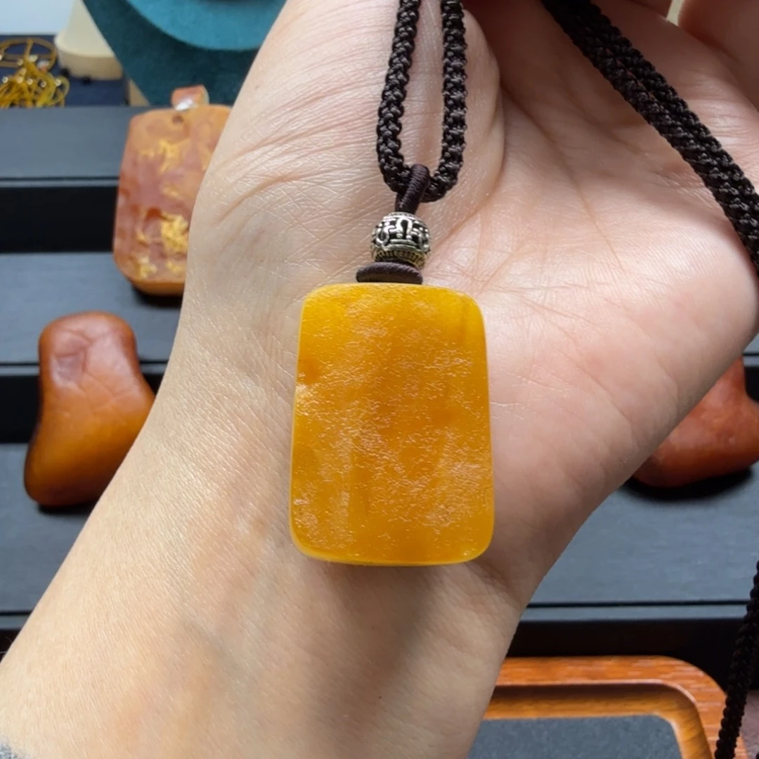 琥珀吊坠(赠链)未镶嵌