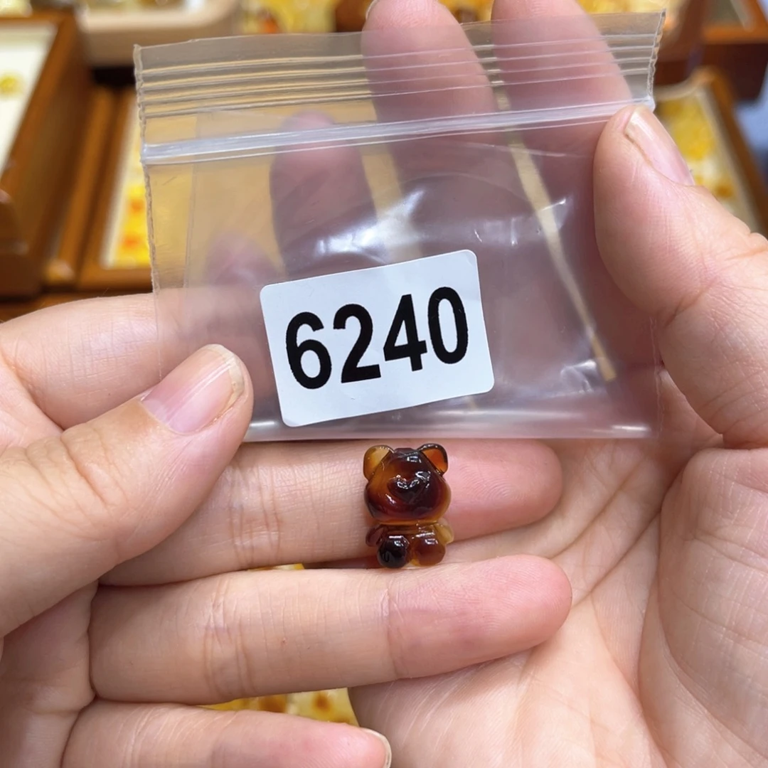 ****懒未镶嵌琥珀珠宝奇石