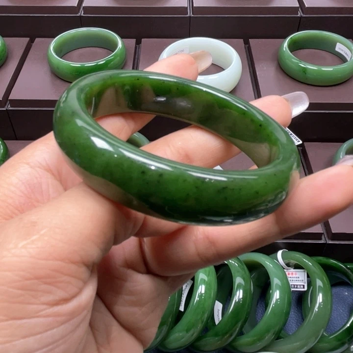 和田玉（碧玉）未镶嵌手镯