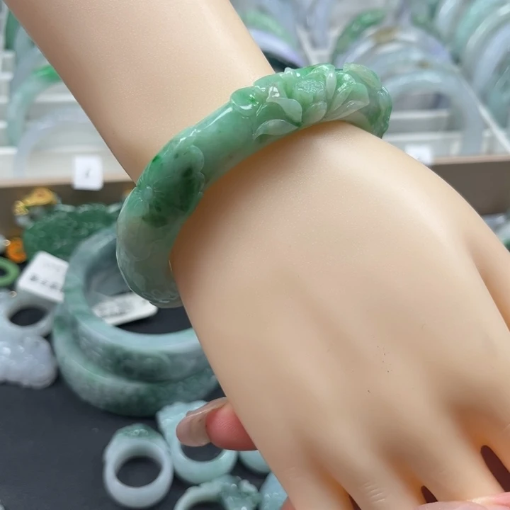 唐***式翡翠未镶嵌手镯荷花鱼56.5