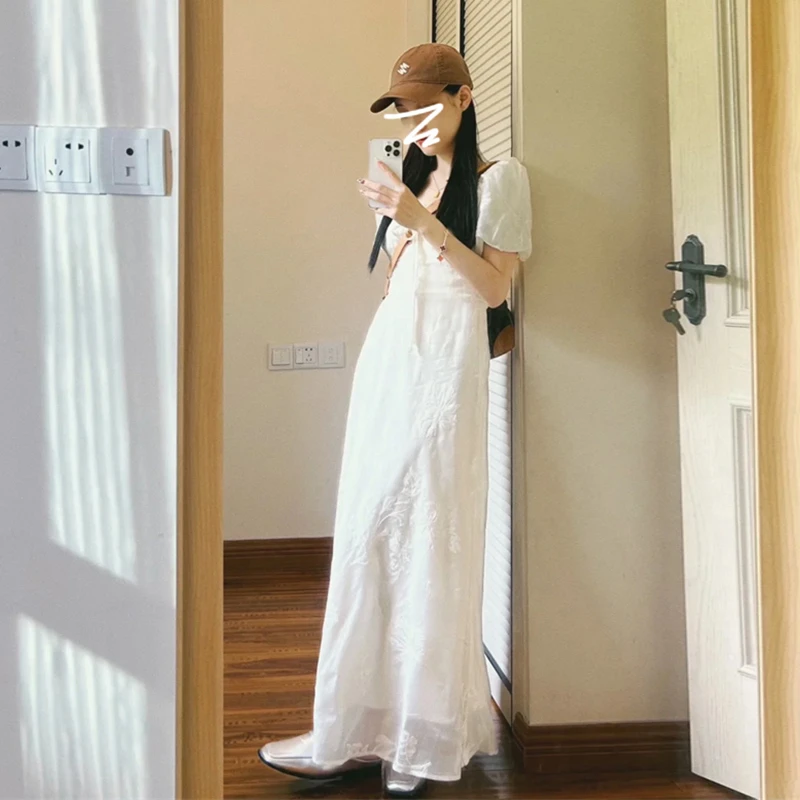 2025新款法式泡泡袖白色连衣裙子女夏季小个子高级感收腰碎花长裙