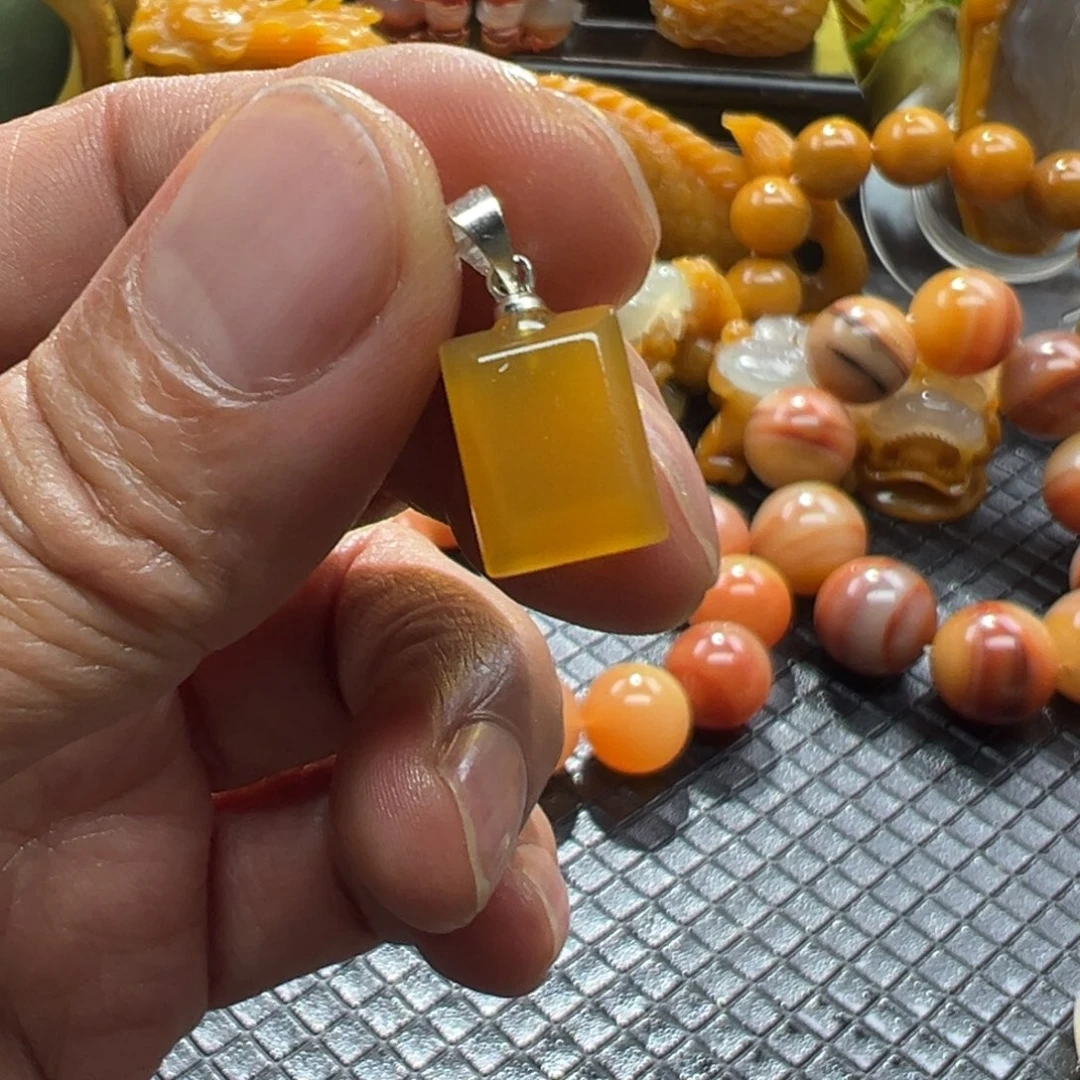 石英质玉未镶嵌颈饰