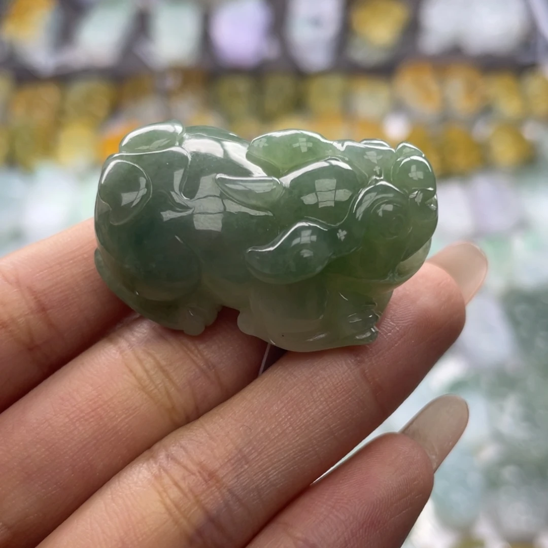 翡翠未镶嵌颈饰貔貅
