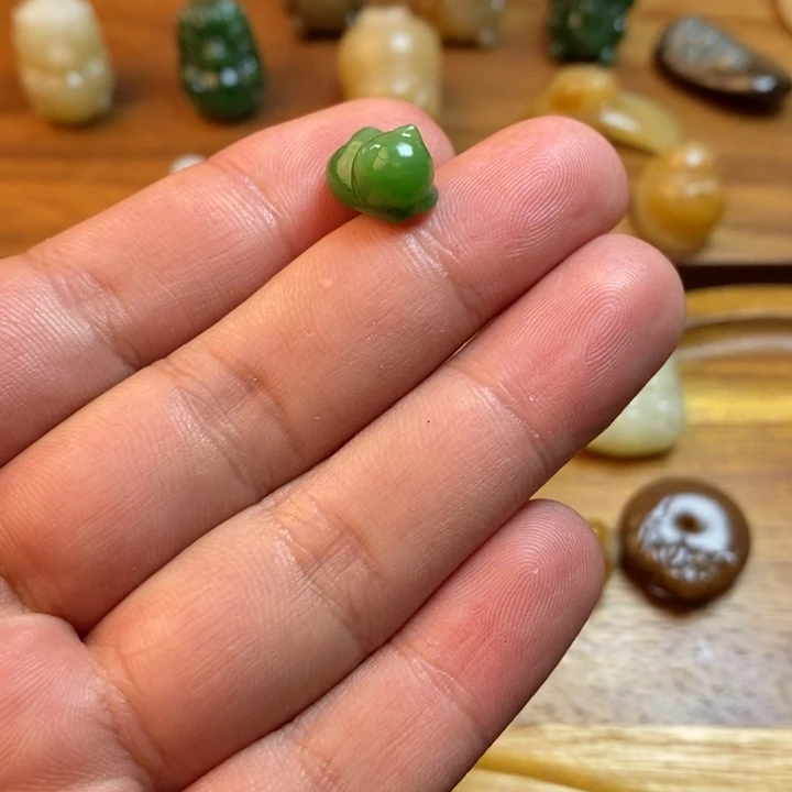 ****张和田玉未镶嵌颈饰