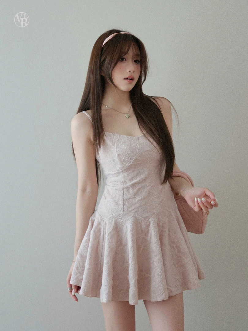 vuillard【美雪公主Miyuki】法式浪漫典藏定染粉显瘦吊带假日连衣裙
