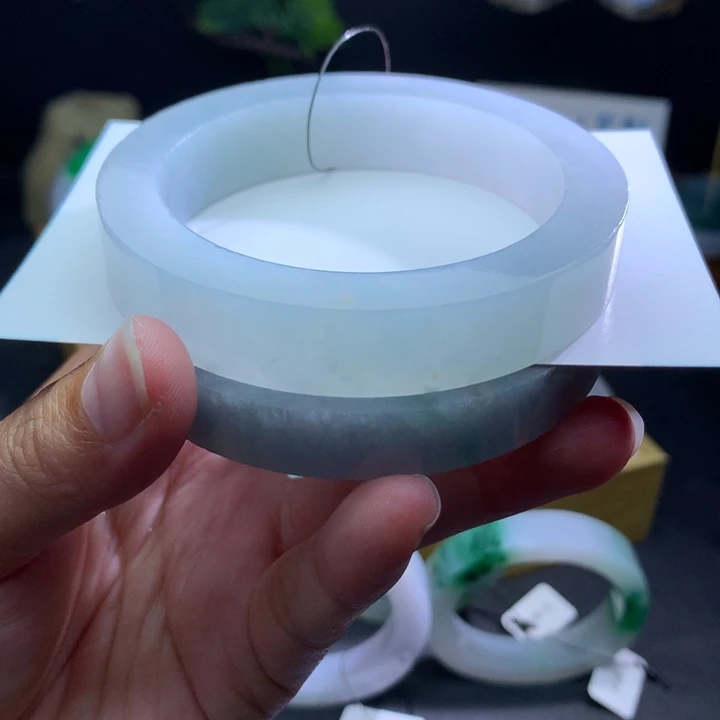 定制翡翠未镶嵌翡翠手镯