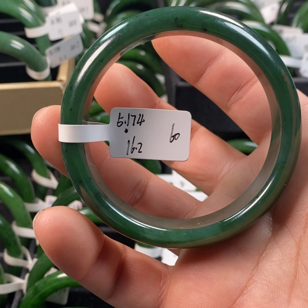 和田玉（碧玉）未镶嵌手镯有瑕疵60