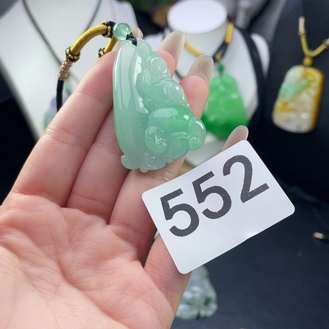 翡翠未镶嵌吊坠(赠链)