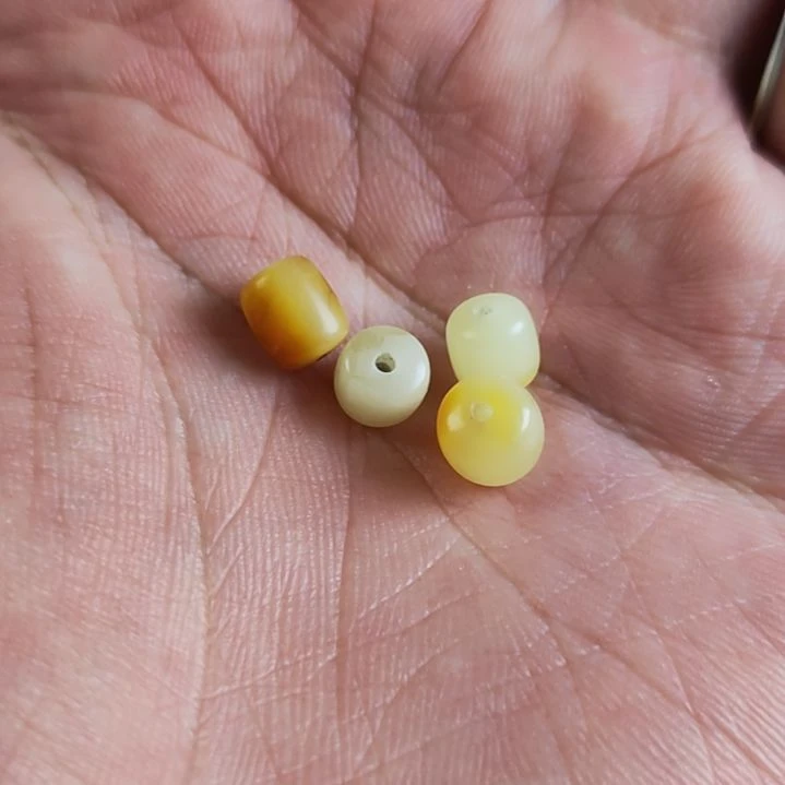琥珀未镶嵌裸石05买三送一瑕，5,6mm珠子