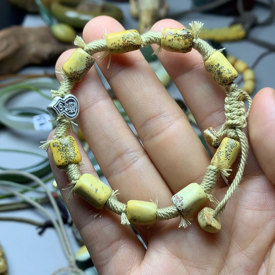 透闪石质玉手串未镶嵌好*静