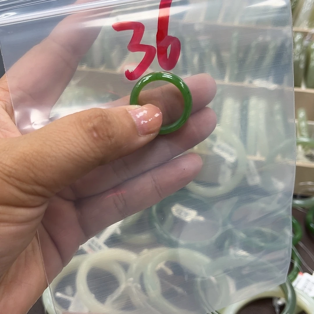 骑***界和田玉未镶嵌颈饰