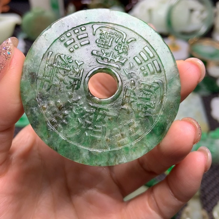翡翠未镶嵌挂件清