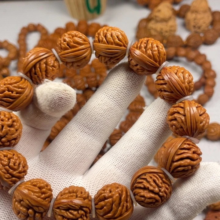 1号链接桃核手串一