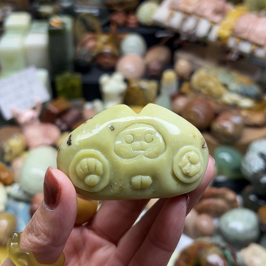 嘟***嘟岫玉未镶嵌颈饰辽阳料游戏机