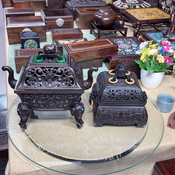 紫檀木类成套家具潜*?