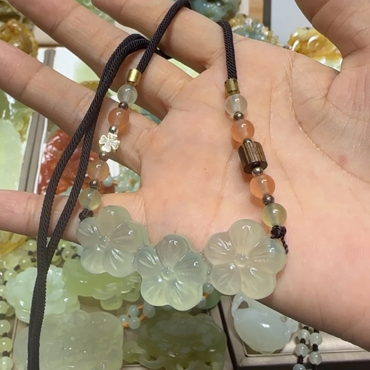 蛇纹石玉吊坠未镶嵌