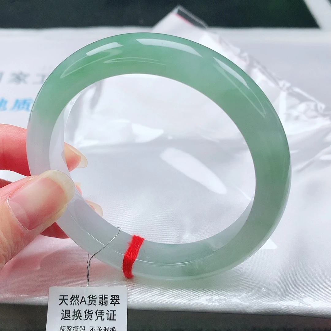 翡翠手镯未镶嵌56圈