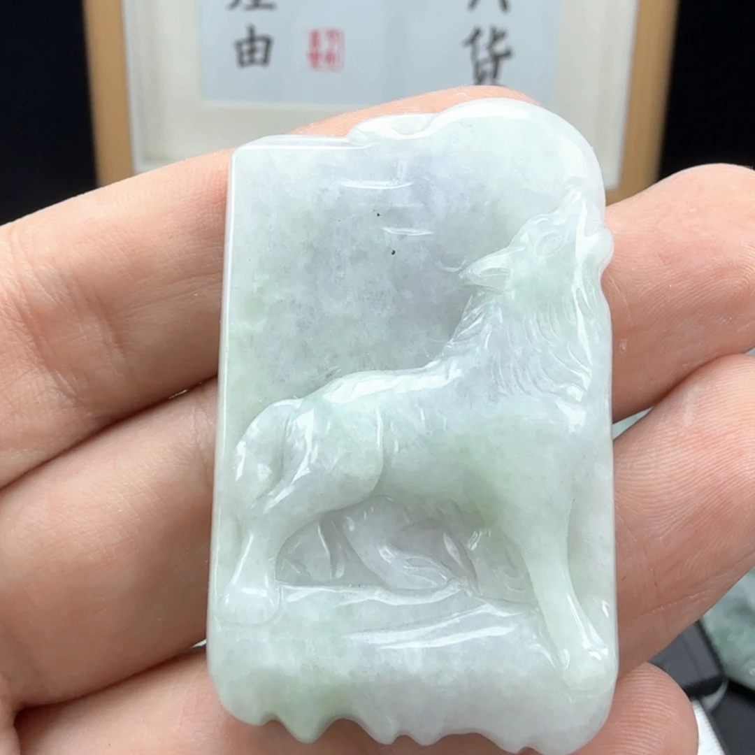 翡翠挂件未镶嵌翡翠