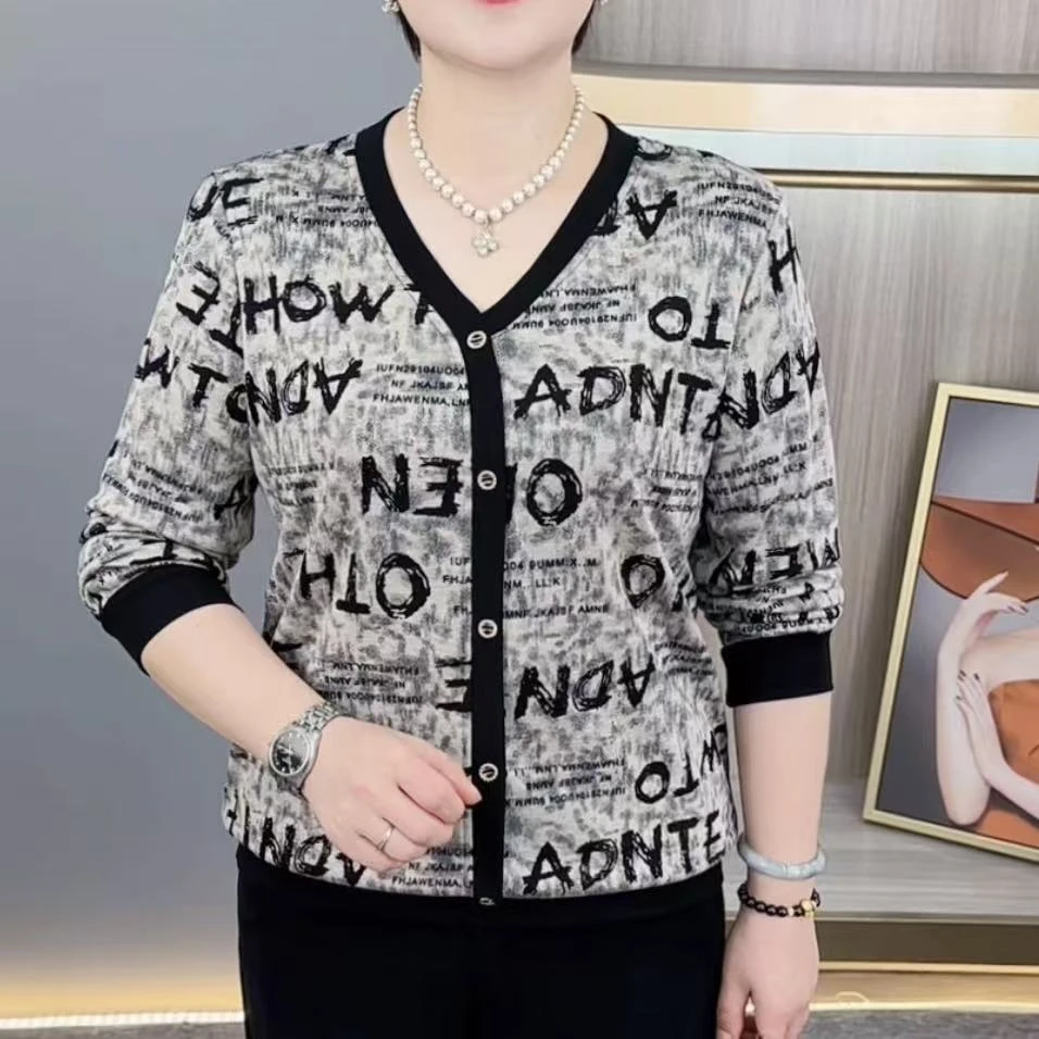 秋季新款时尚V领印花洋气妈妈装宽松显瘦百搭休闲弹力打底衫H6607