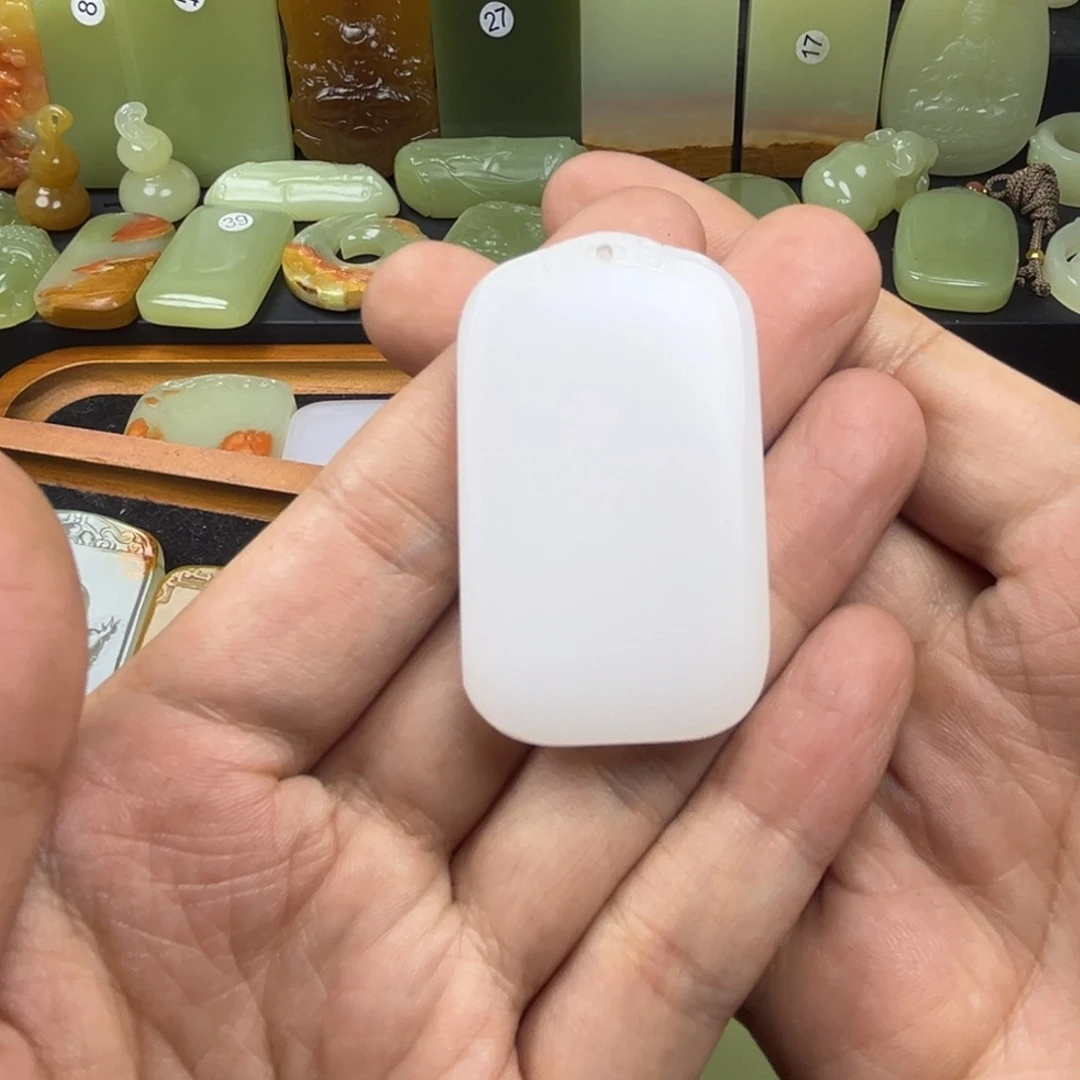 在***.时尚潮流无事牌吊坠