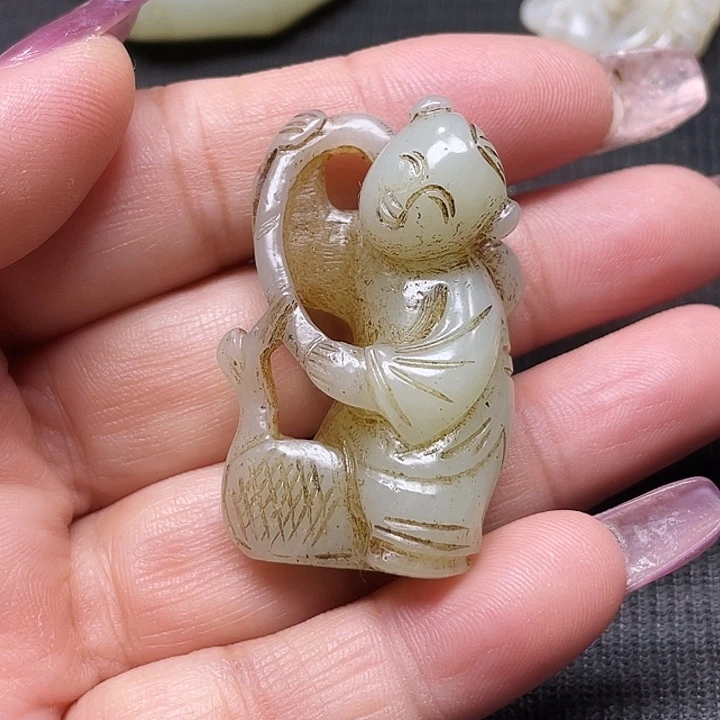 狼***说和田玉未镶嵌挂件
